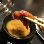 Yakiniku Hajime - ロースの炙り玉子タレ