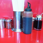 ラーメン二郎 - 卓上調味料