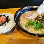 万力屋 - 長浜ラーメン・明太子ご飯セット