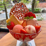 エスリビングハナレ - hanareの苺パフェ/単品1,210円