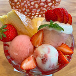 エスリビングハナレ - hanareの苺パフェ/単品1,210円