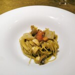 シャテーニュ - スミイカのカッペリーニ　鮑の肝ソース