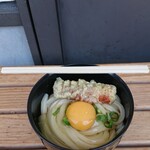 須崎食料品店 - うどん(小・冷)と、ちくわ磯部あげと生玉子