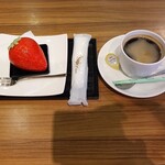 ビージーコーヒー - ロングブラックとイートファンのケーキ(別売り)