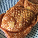 Tsukiji Gindako Iruya Ekimae Ten - Croissant Taiyaki with Amaou Strawberry, JPY 280
