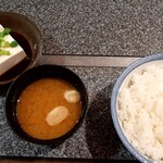 日喜屋 - そしる、ライス、やっこ