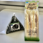 ファミリーマート - 料理写真:日高昆布おにぎり118円
、ハムチーズたまごサンド238円