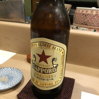 うを徳 - 瓶ビール　キラリ輝くサッポロ赤星