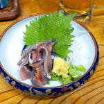 Mangetsu - イワシ刺身（￥500）。なまめかしい姿、生姜醤油で