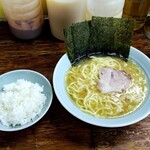 家系ラーメン まこと家 - ラーメン750円+ライス小100円