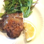 La Brianza - 和歌山県産鶏炭火焼き。皮目パリッとお肉ジューシー、弾力ばっちりとてもいい感じ♪ 焼きの香ばしさと旨み濃さのバランスって色々あるんですね～ やさしい味わいのお肉も素直にとてもおいしかったです(^ー^)