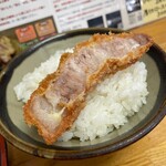 とんかつ 栄ちゃん - オンザライスしてニンマリ