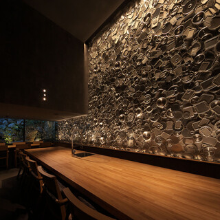 世界的デザイナー森田恭通氏が創り出す非日常的な空間