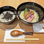 Sagamihara 欅 - 「豚とアサリの塩つけ麺〜黒豚肩ロース焼豚を添えて〜」¥850