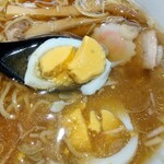 中華そば えもと - ゆで玉子パカっと