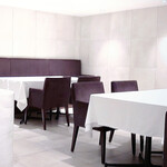 Takumi - 無機質で、簡潔された店内は無駄がなく美しい…