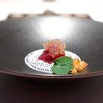 Takumi - 白胡椒と生姜のジュレ、フライドオニオンと一緒に…