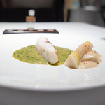 Takumi - しっとりとジャストな火入れの鯛に、青い葉野菜の香りとほのかな苦味のある芹のソースが心地いいです。