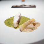 Takumi - 付け合わせの筍は糠で作られたソースで和えられています。食べたことはない取り合わせ。これも春の味わい…