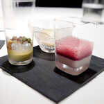 Takumi - ミニャルディーズはグラスが3点。