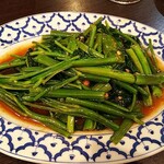 KHUN MAN - 空心菜のナンプラー炒め