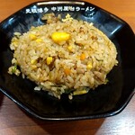 元祖博多 中洲屋台ラーメン 一竜 - 一竜セットの焼き飯、醤油が主張してる味です