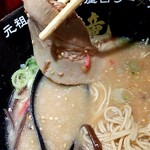 元祖博多 中洲屋台ラーメン 一竜 - チャーシューはペラ豚ですが普通レベルに美味しかったです