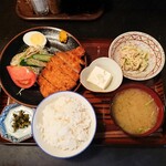 Sharaku - 日替り（とんかつ）680円