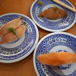 無添くら寿司 - ぶりたたき生姜醤油漬け、極厚サーモン一貫