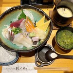 Sushi Dininng 蛇の目 - おまかせ海鮮丼…税込950円