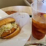 MOS BURGERS - 全体図。