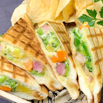恵比寿Bar&Dining One - 彩り野菜のホットサンド