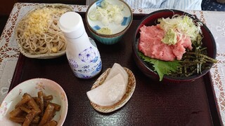 Daihachi - 看板記載のランチ　ねぎトロ丼（そばを選択）