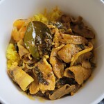 SPICY CURRY 魯珈 - 東南アジア風豚バラと高菜のカレー～こぶみかんの葉と花椒が薫ります～