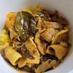 SPICY CURRY 魯珈 - 東南アジア風豚バラと高菜のカレー～こぶみかんの葉と花椒が薫ります～