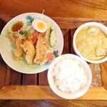 熱帯食堂 - タイカレーランチ(この日は鶏肉とナスのグリーンカレー)