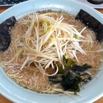 ラーメンショップ椿 - ネギミソラーメン(850円也) 全てのメニューに背脂が入ってるし‥