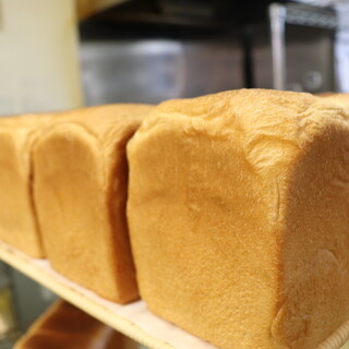 酒々井ベーカリーふっくらパン_1