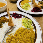 カラピンチャ - キャベツのサンボルとビーツのアチャールがカラフルで映えます♡