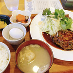 ごはんダイニング 太川 - ハンバーグ定食(800円)