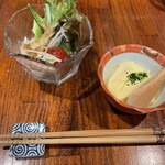 Okimi - 定食にはサラダと小鉢付き