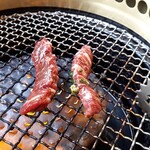 Yakiniku Esukara - 少しずつ焼きます