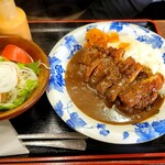 Benibara - カツカレー サラダ付