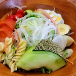 Benibara - 野菜サラダ    ゆで卵・きゅうり・トマト・メロン・いちご・バナナ