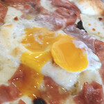 ピッツェリア ジターリア ダ フィリッポ - たまごがとろ〜り