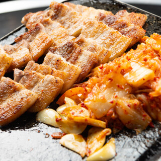 Our signature samgyeopsal is for 2 people ◎ Served with plenty of homemade miso