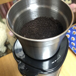 ゴンゾウ カフェ&ビーンズ - ギューンって鳴いた　丸い豆がふた粒残ったw