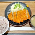 定食屋 甚兵衛 - ロースカツ定食  十五穀米