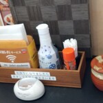 定食屋 甚兵衛 - 内観　卓上
