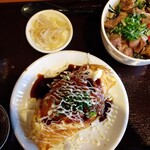 てっぱん屋 虎鉄 - とんぺい焼きと牛すじ丼(小丼)・８８０円